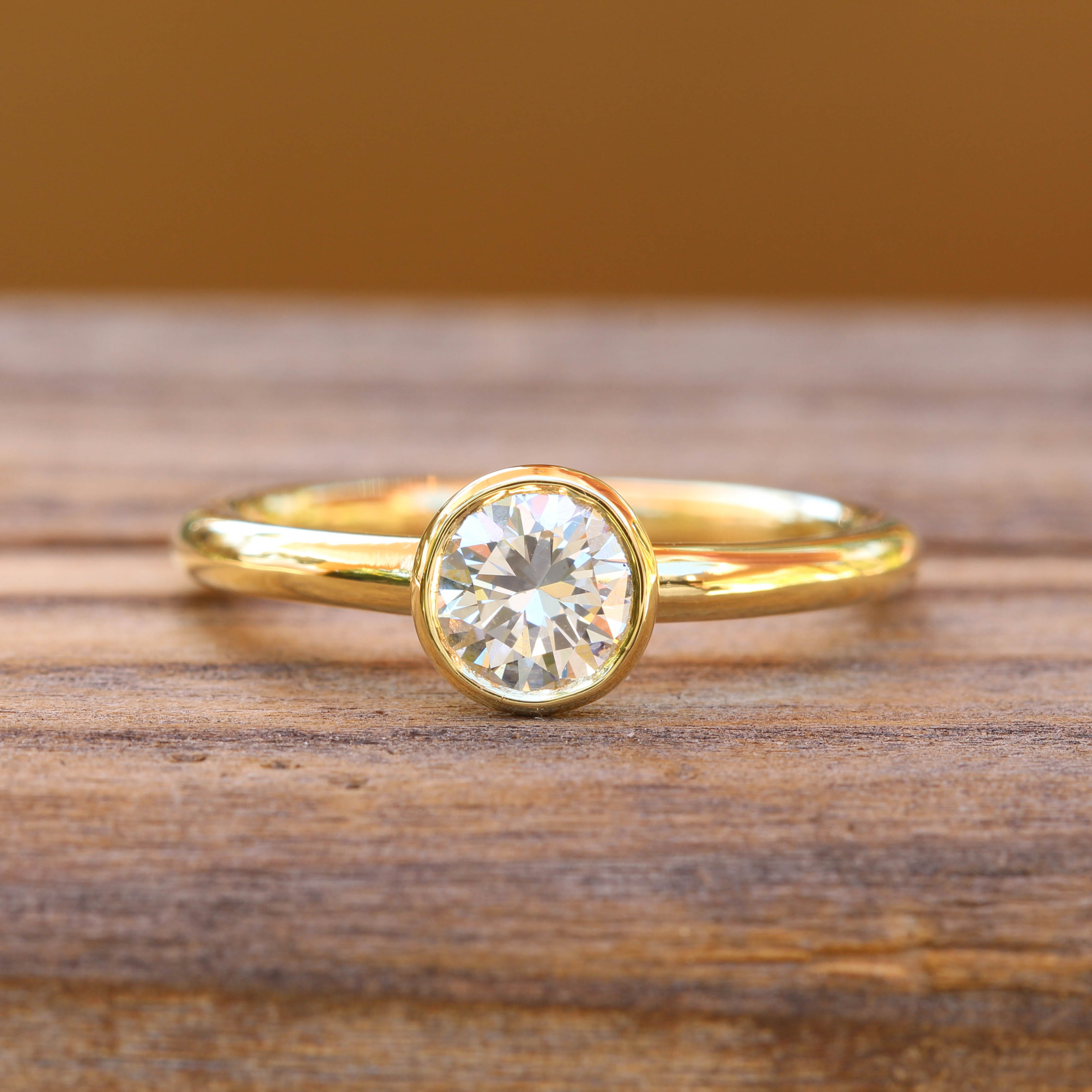Diamond-Engagement-Ring-Bezel-Set-in-18k-Yellow-Gold-Solitaire-LS5383-1