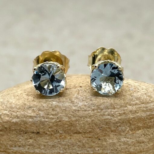 Round Aquamarine Studs 5mm with Petal Prongs in 18k Yellow Gold LS6312
